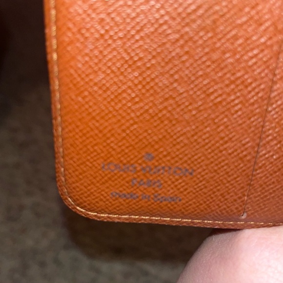 Authentic Louis Vuitton bi-fold wallet in mono - Picture 7 of 7